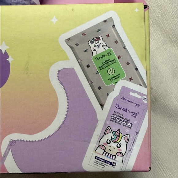 Over the Moon Set The Creme Plush Makeup Bag with Hand Creme and Makeup Wipes - Picture 4 of 6